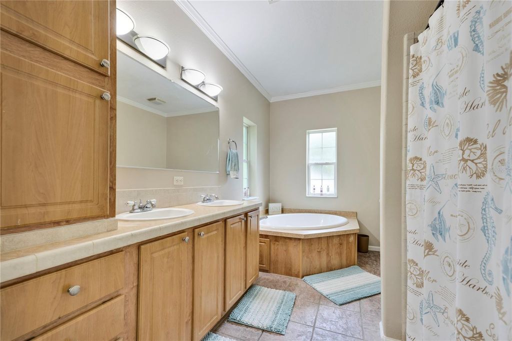 Image 15 of property listing at 360 LAKESHORE DRIVE, St Augustine, FL 32095