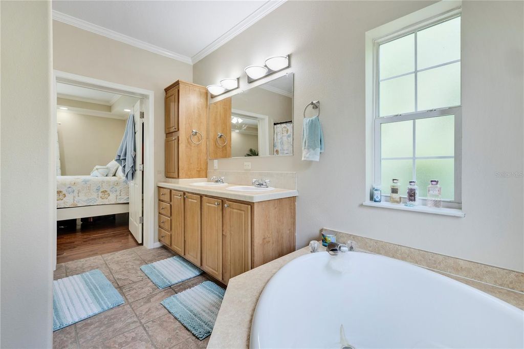 Image 16 of property listing at 360 LAKESHORE DRIVE, St Augustine, FL 32095