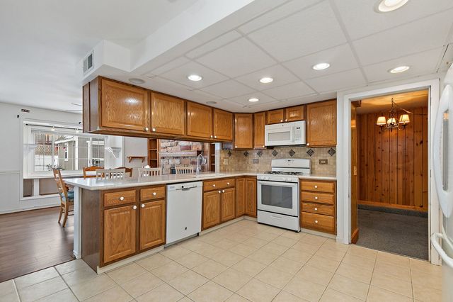 213 Villa Road, Streamwood, IL 60107