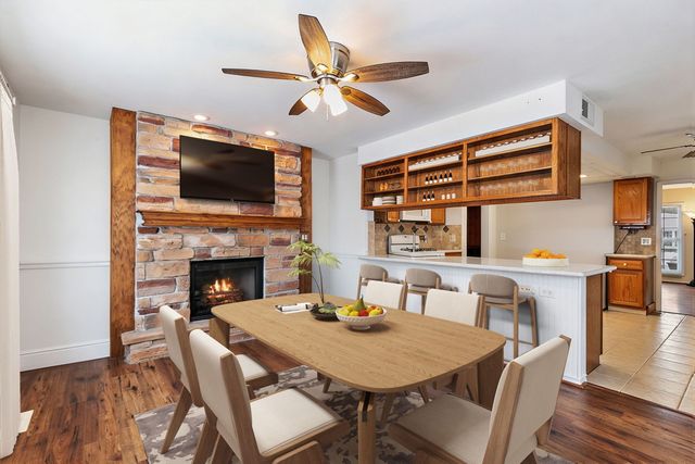 213 Villa Road, Streamwood, IL 60107