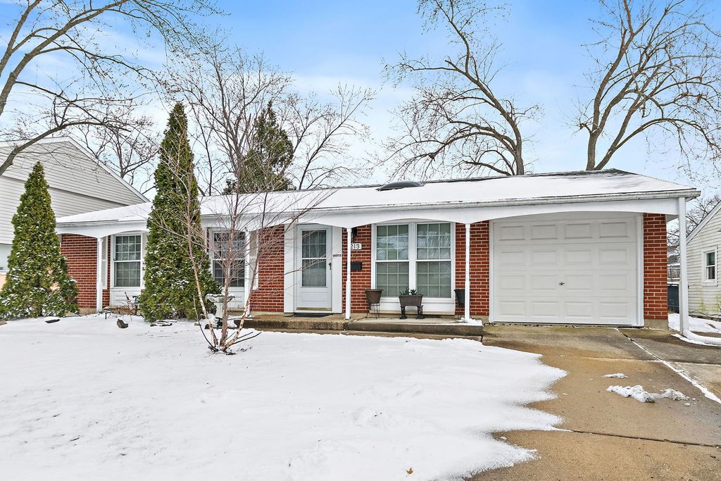 213 Villa Road, Streamwood, IL 60107