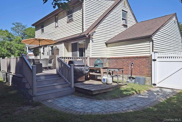 90 Cornell Drive, Smithtown, NY 11787
