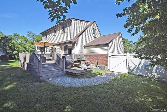 90 Cornell Drive, Smithtown, NY 11787