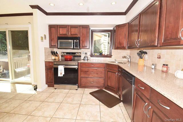 90 Cornell Drive, Smithtown, NY 11787