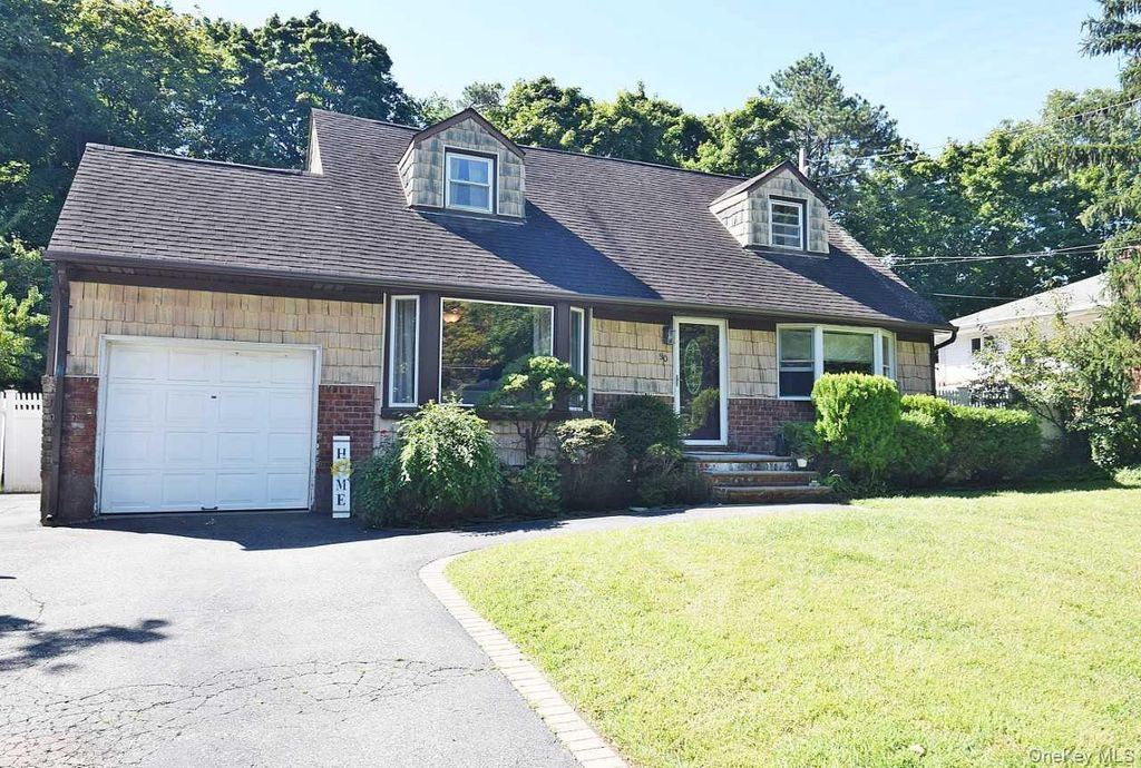 90 Cornell Drive, Smithtown, NY 11787