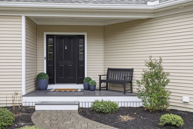 3 Mountain Laurel Way, Plymouth, MA 02360