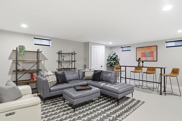 3 Mountain Laurel Way, Plymouth, MA 02360