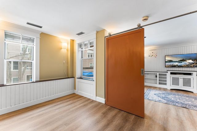 20 Chestnut St 11, Cambridge, MA 02139