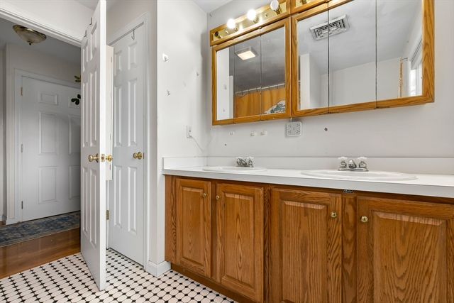 4 Calas Circle, Peabody, MA 01960