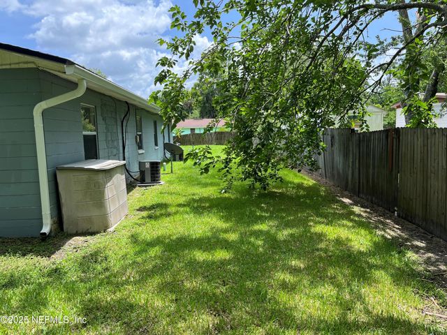 758 ELLIS Road S, Jacksonville, FL 32205