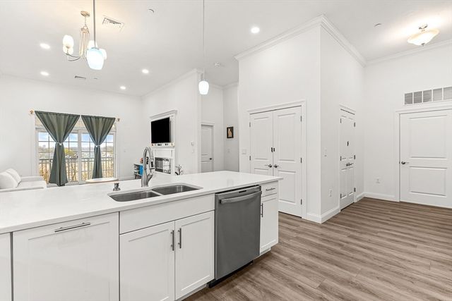 320 Middlesex Ave E403, Medford, MA 02155