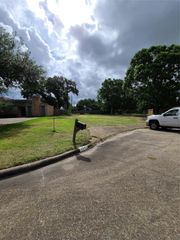 2047 Briarlee Drive, Houston, TX 77077