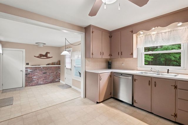 5 Dover Street, Concord, NH 03301