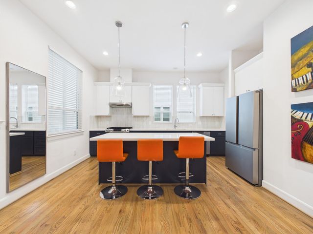 2711 Clinton Drive, Houston, TX 77020