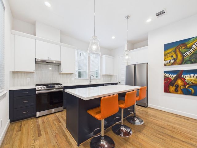 2711 Clinton Drive, Houston, TX 77020