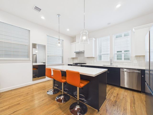 2711 Clinton Drive, Houston, TX 77020