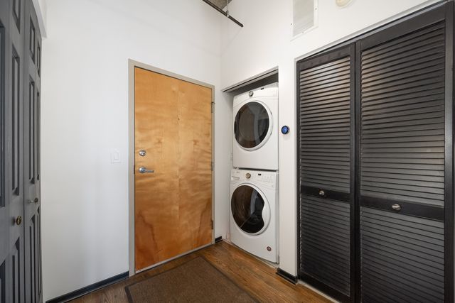 6 S Laflin Street 722, Chicago, IL 60607