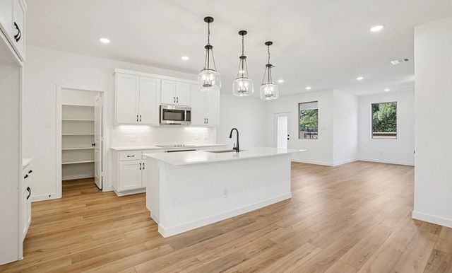 6923 Mission Tejas Drive, Dallas, TX 75228