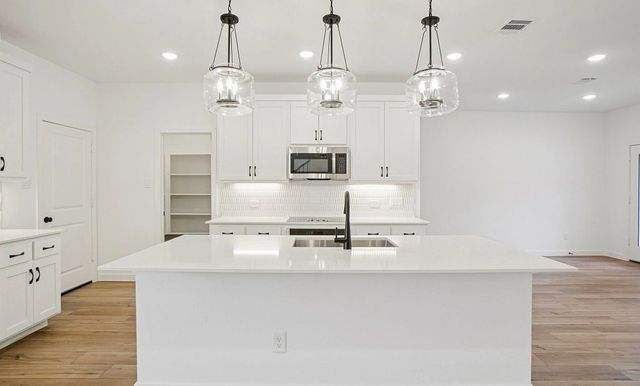 6923 Mission Tejas Drive, Dallas, TX 75228