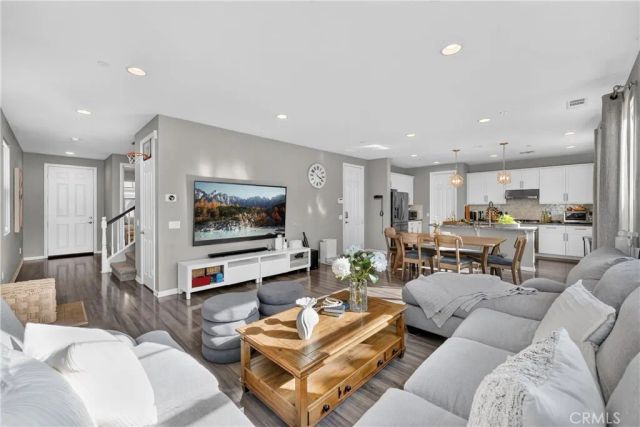 525 Thyberg, West Covina, CA 91791