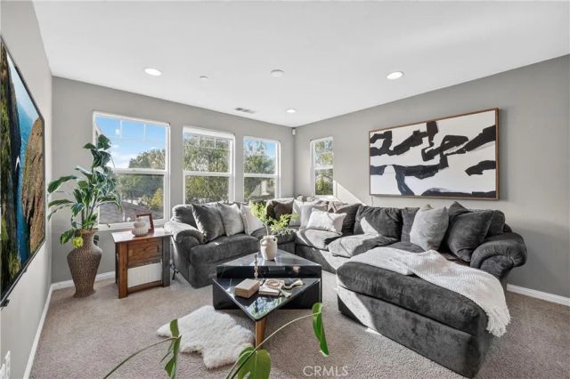 525 Thyberg, West Covina, CA 91791