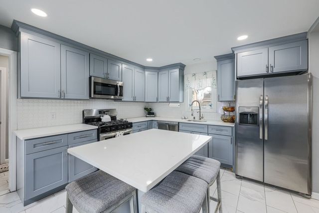 9 Granite St, Milford, MA 01757