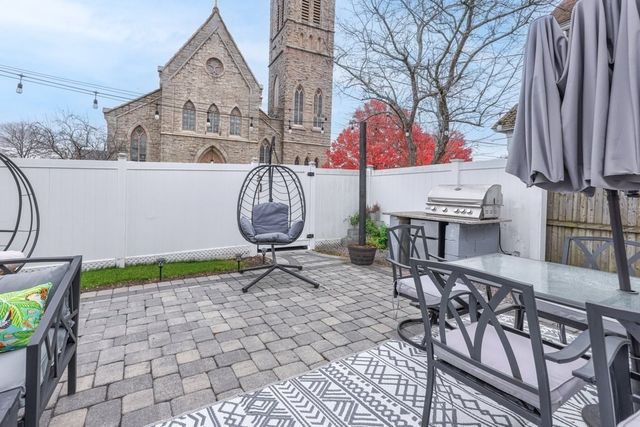 9 Granite St, Milford, MA 01757