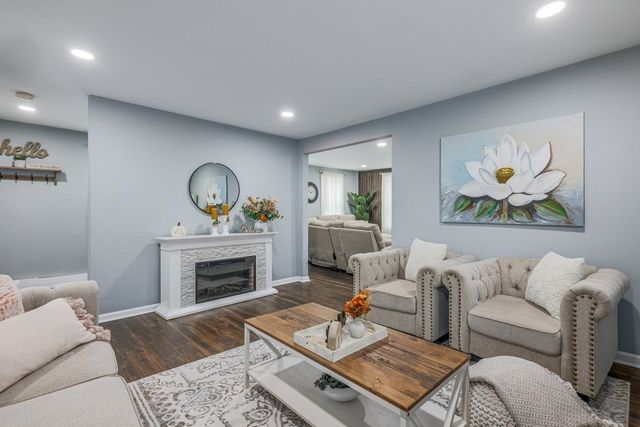 9 Granite St, Milford, MA 01757