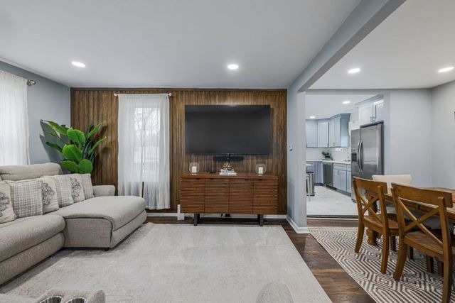 9 Granite St, Milford, MA 01757