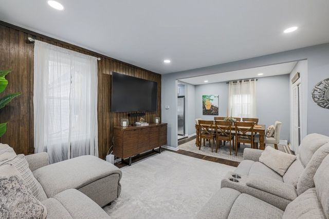 9 Granite St, Milford, MA 01757