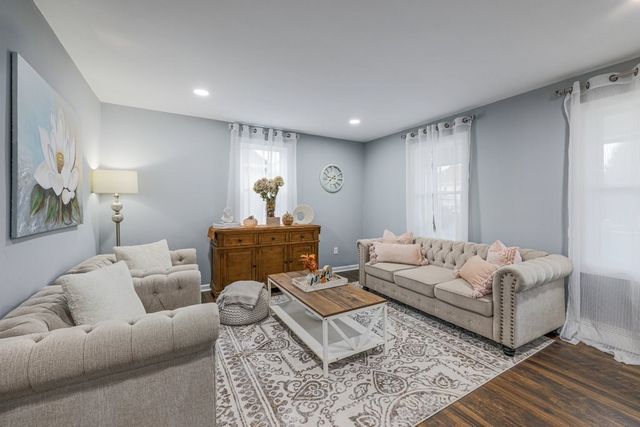 9 Granite St, Milford, MA 01757