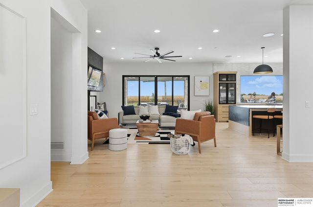 20973 Polk Street, Omaha, NE 68022