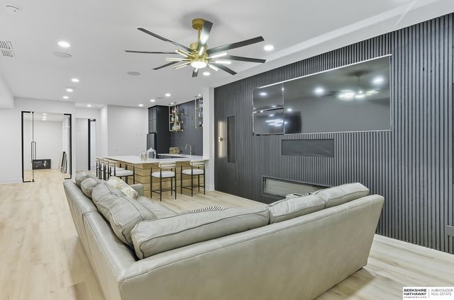 20973 Polk Street, Omaha, NE 68022