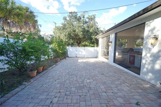 1002 W LEMON STREET, Tampa, FL 33606