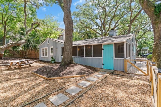 1145 Park Lane, St Simons Island, GA 31522