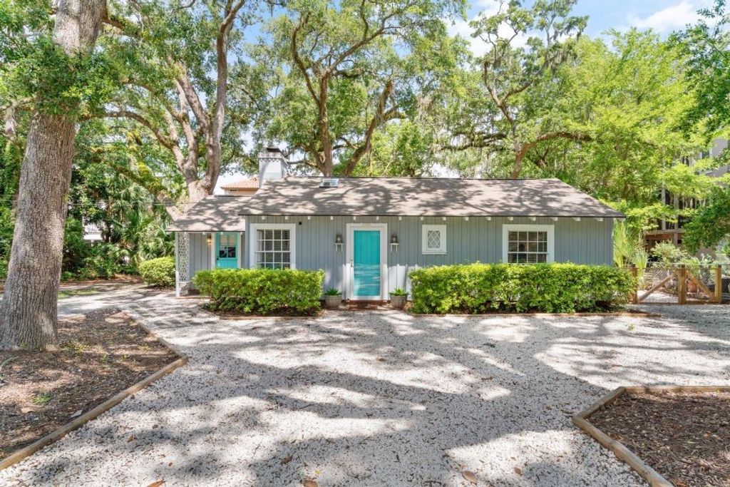1145 Park Lane, St Simons Island, GA 31522
