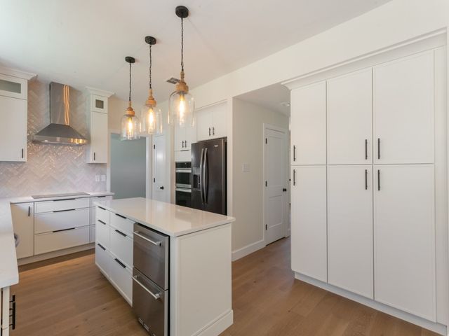 1041 Woodbriar Drive, Grapevine, TX 76051