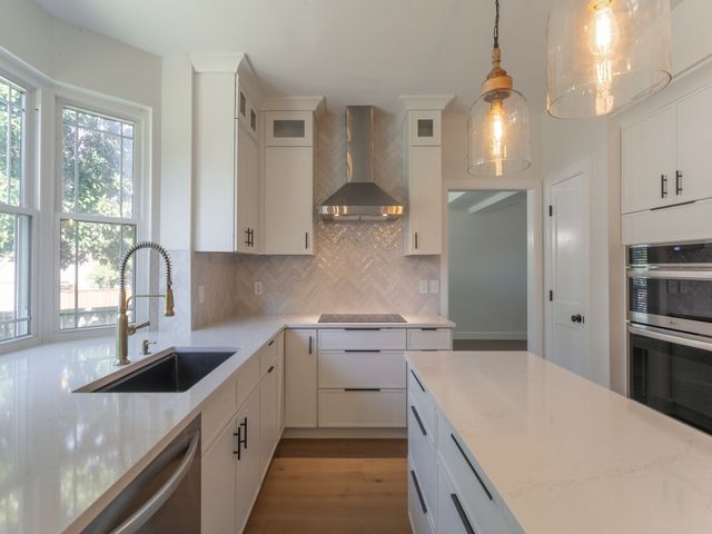 1041 Woodbriar Drive, Grapevine, TX 76051