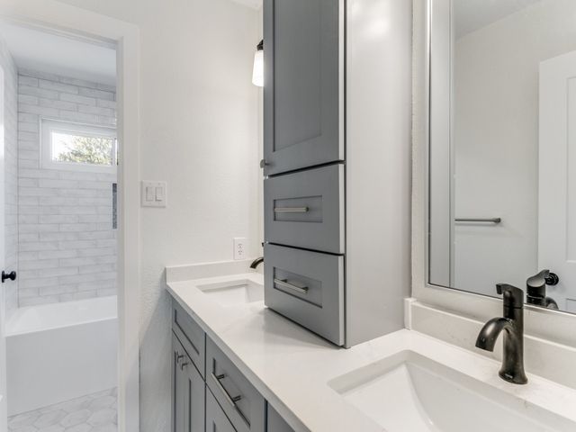 1041 Woodbriar Drive, Grapevine, TX 76051