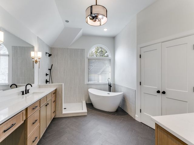 1041 Woodbriar Drive, Grapevine, TX 76051