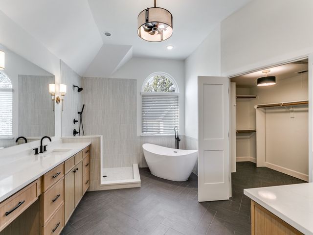 1041 Woodbriar Drive, Grapevine, TX 76051