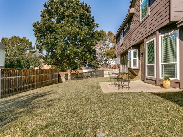 1041 Woodbriar Drive, Grapevine, TX 76051