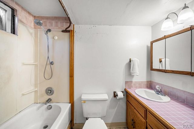 2132 Chautard Dr, Pueblo, CO 81005