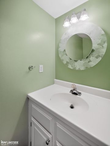 38951 E Golfview Drive, Clinton Township, MI 48038