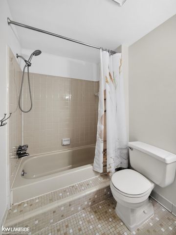 38951 E Golfview Drive, Clinton Township, MI 48038