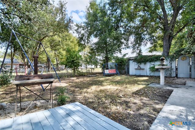 717 S Laurel Avenue, Luling, TX 78648