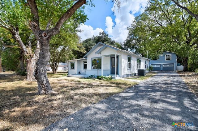 717 S Laurel Avenue, Luling, TX 78648