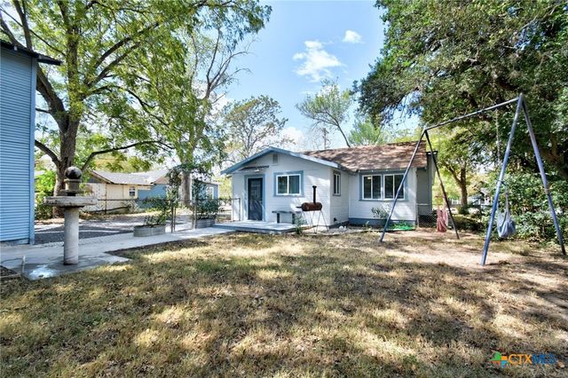 717 S Laurel Avenue, Luling, TX 78648