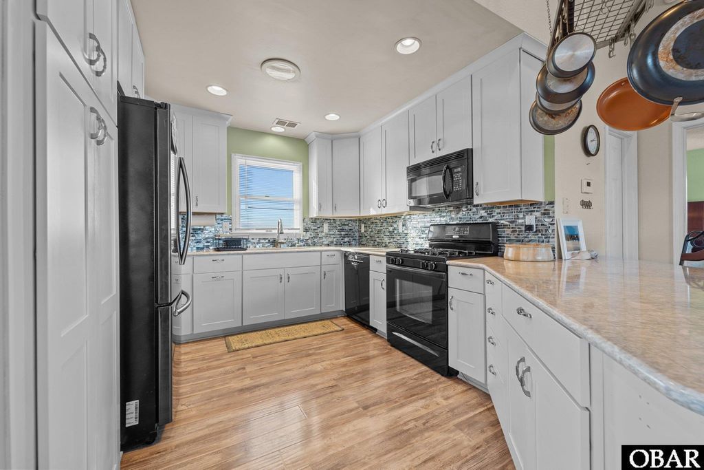 Image 17 of property listing at 1620 Sandpiper Road Lot 2, Corolla, NC 27927