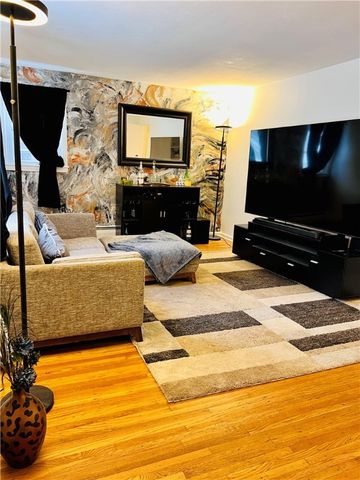 76 Edmonton Road, Rochester, NY 14609